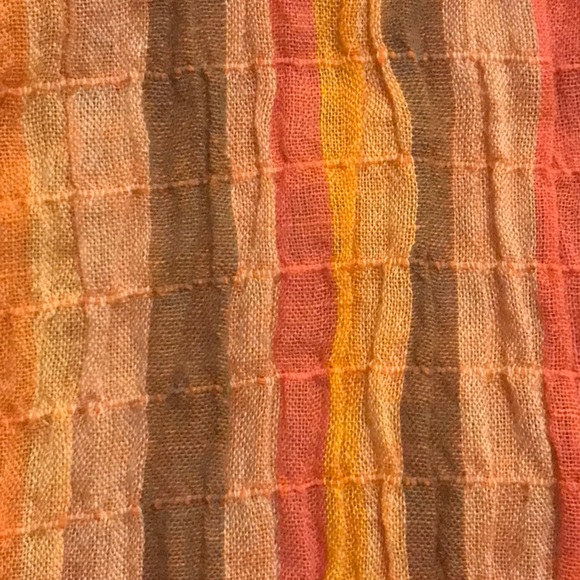 CROPPED BUTTON DOWN BRIGHT TOP - Picture 4 of 4